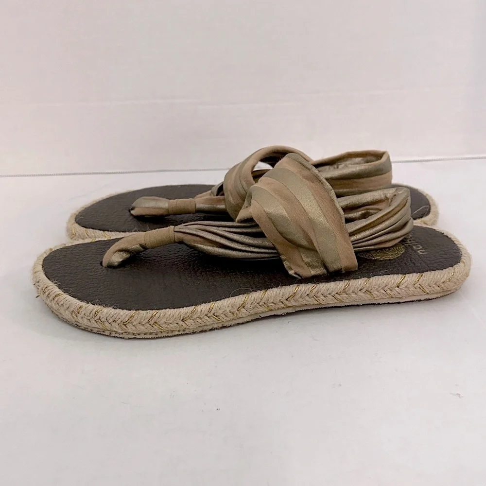 Nalho Women's GANIKA SANDAL METALLIC W SAND-GOLD Flip-Flop size 40 or 10US